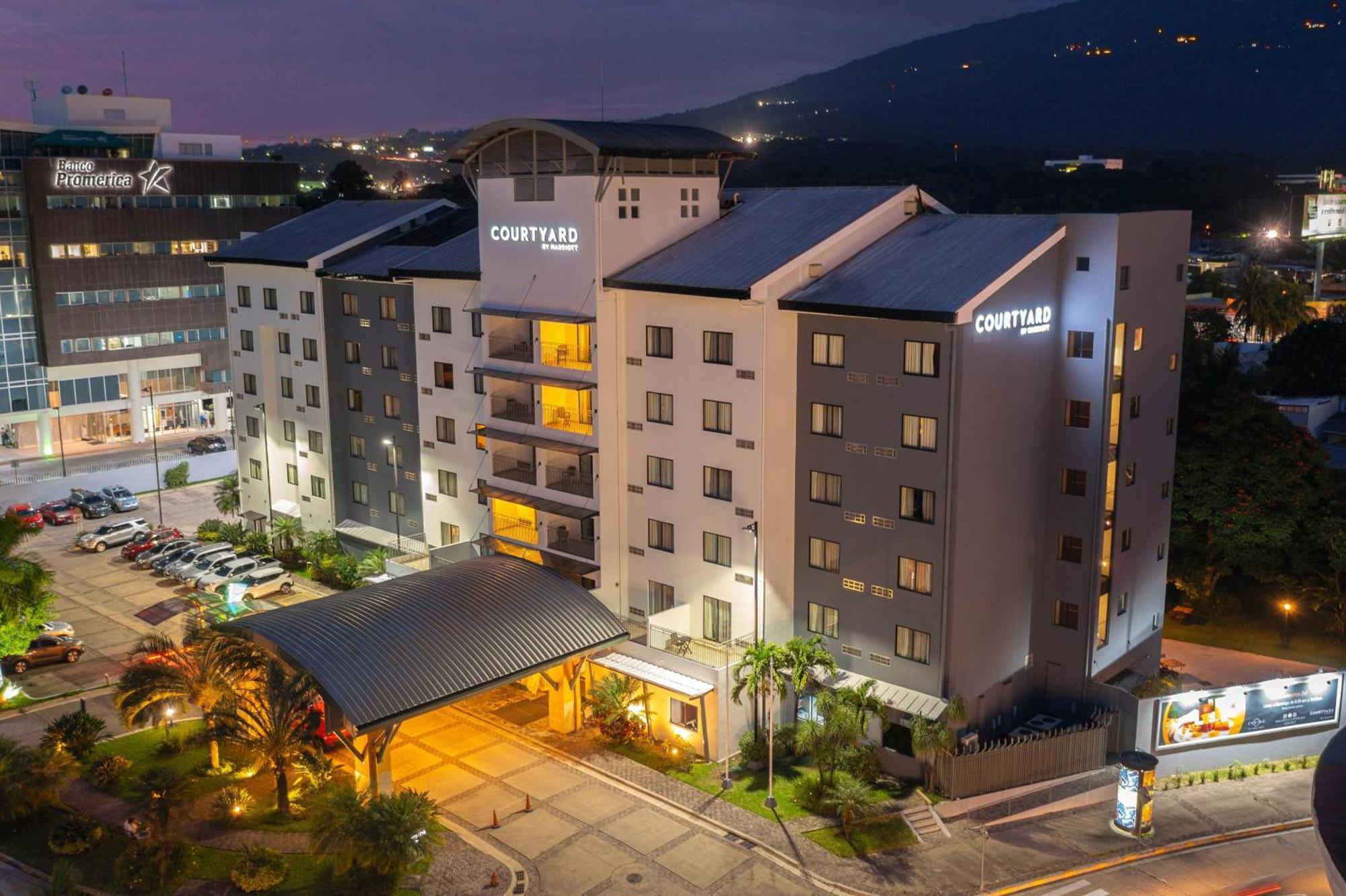Courtyard By Marriott San Salvador Hotel Buitenkant foto
