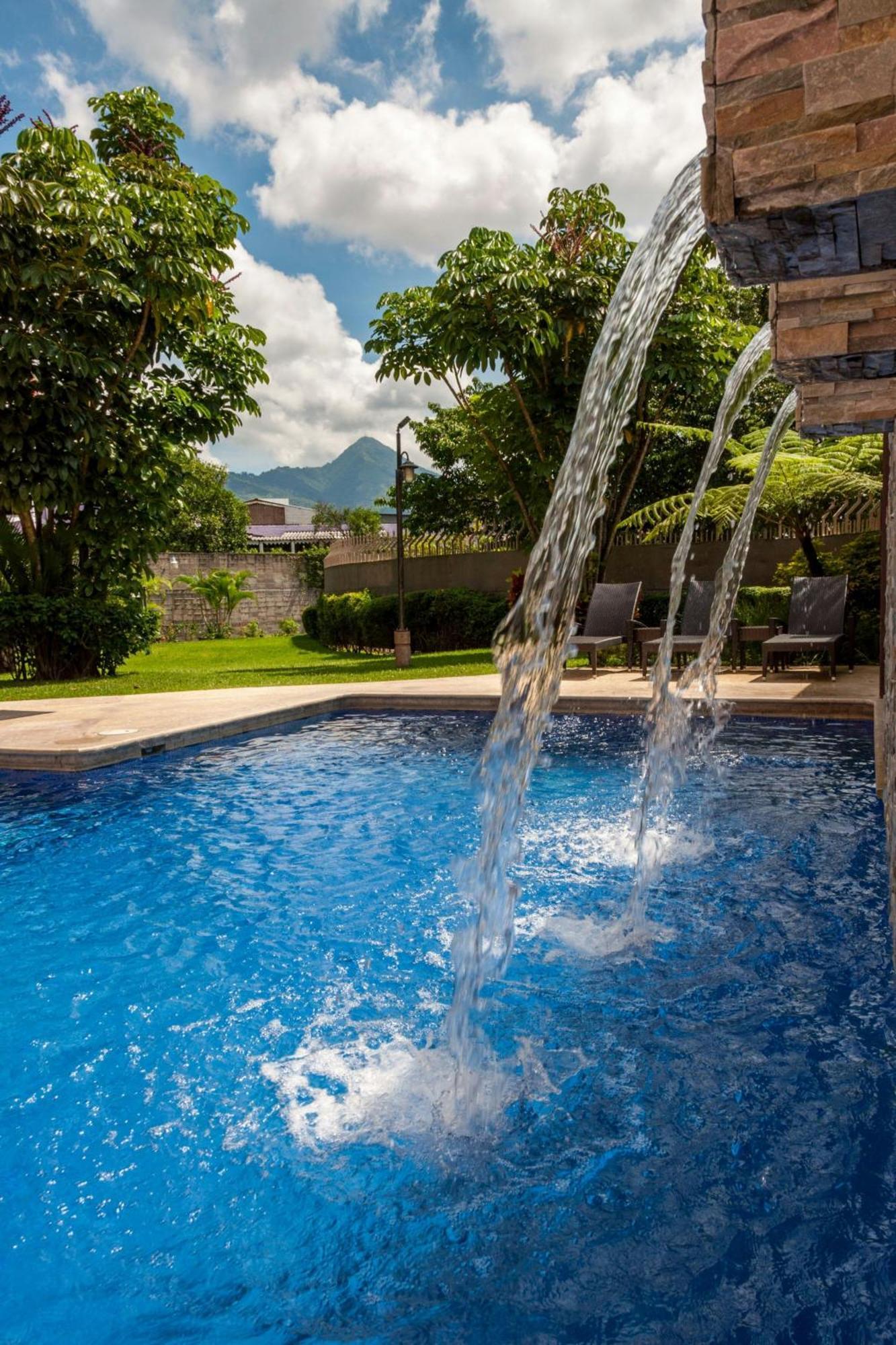 Courtyard By Marriott San Salvador Hotel Buitenkant foto