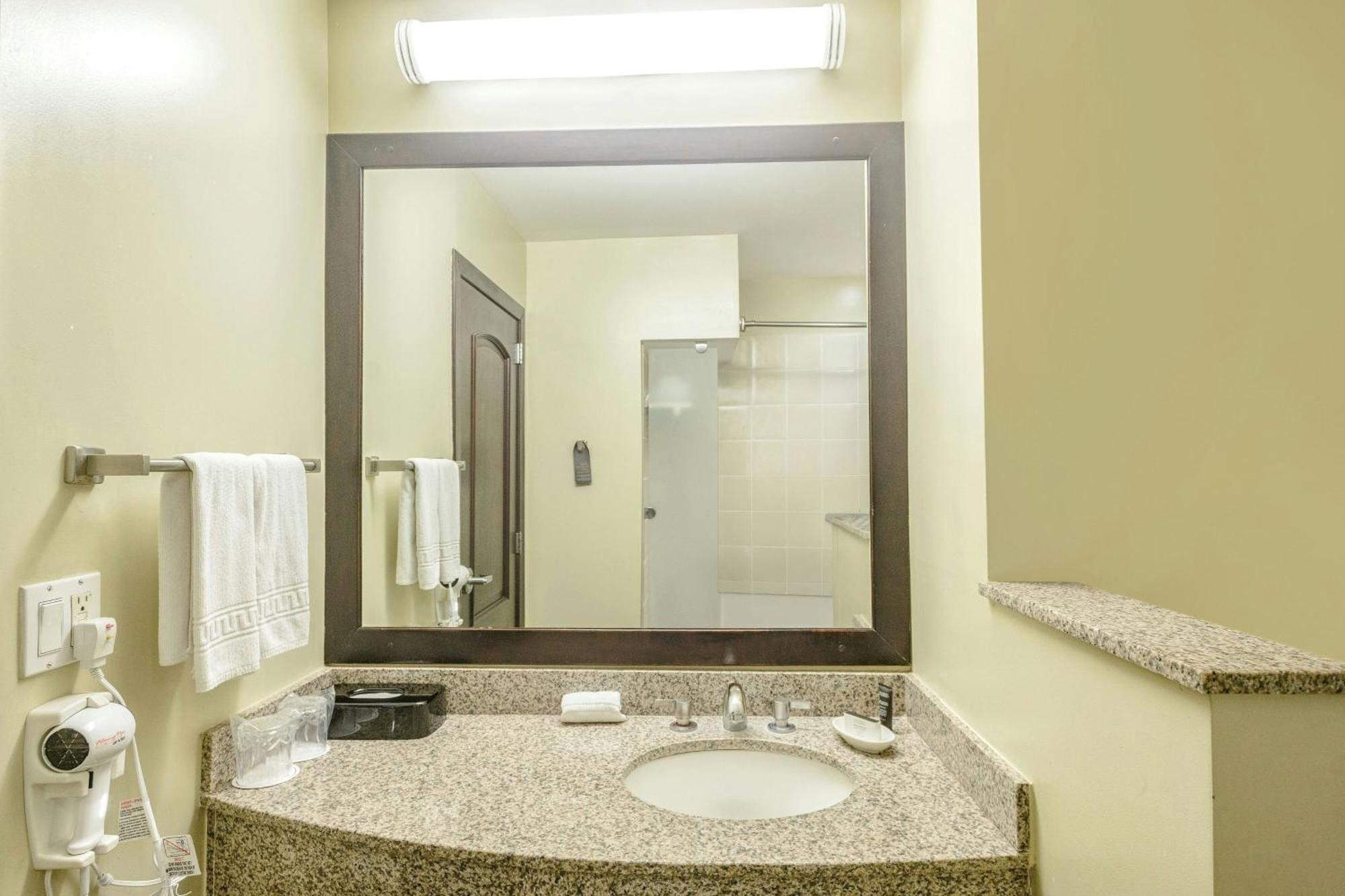 Courtyard By Marriott San Salvador Hotel Buitenkant foto