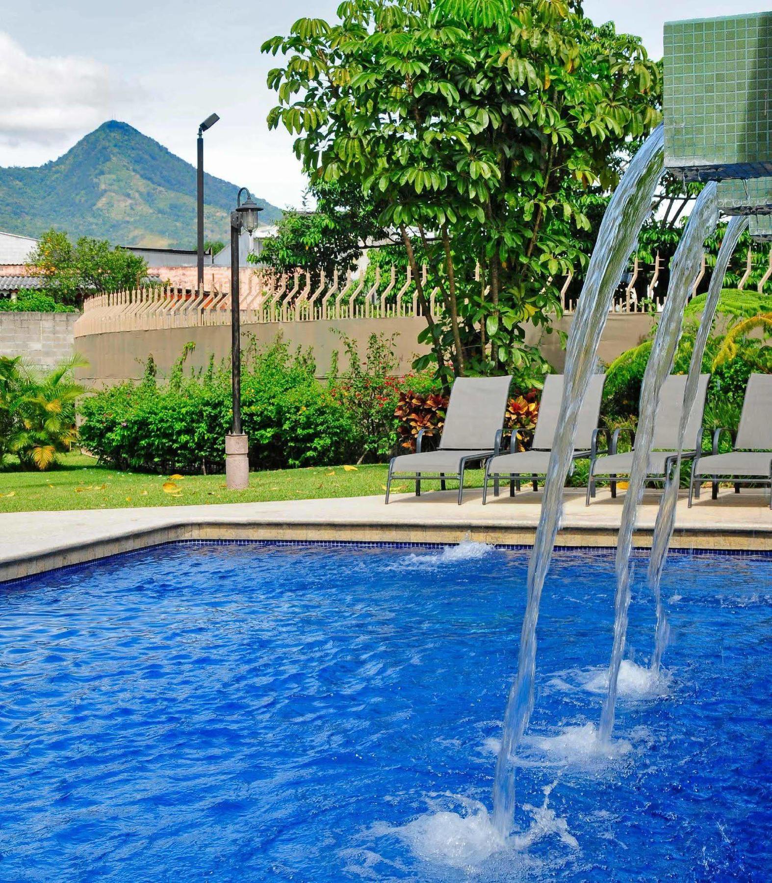 Courtyard By Marriott San Salvador Hotel Buitenkant foto