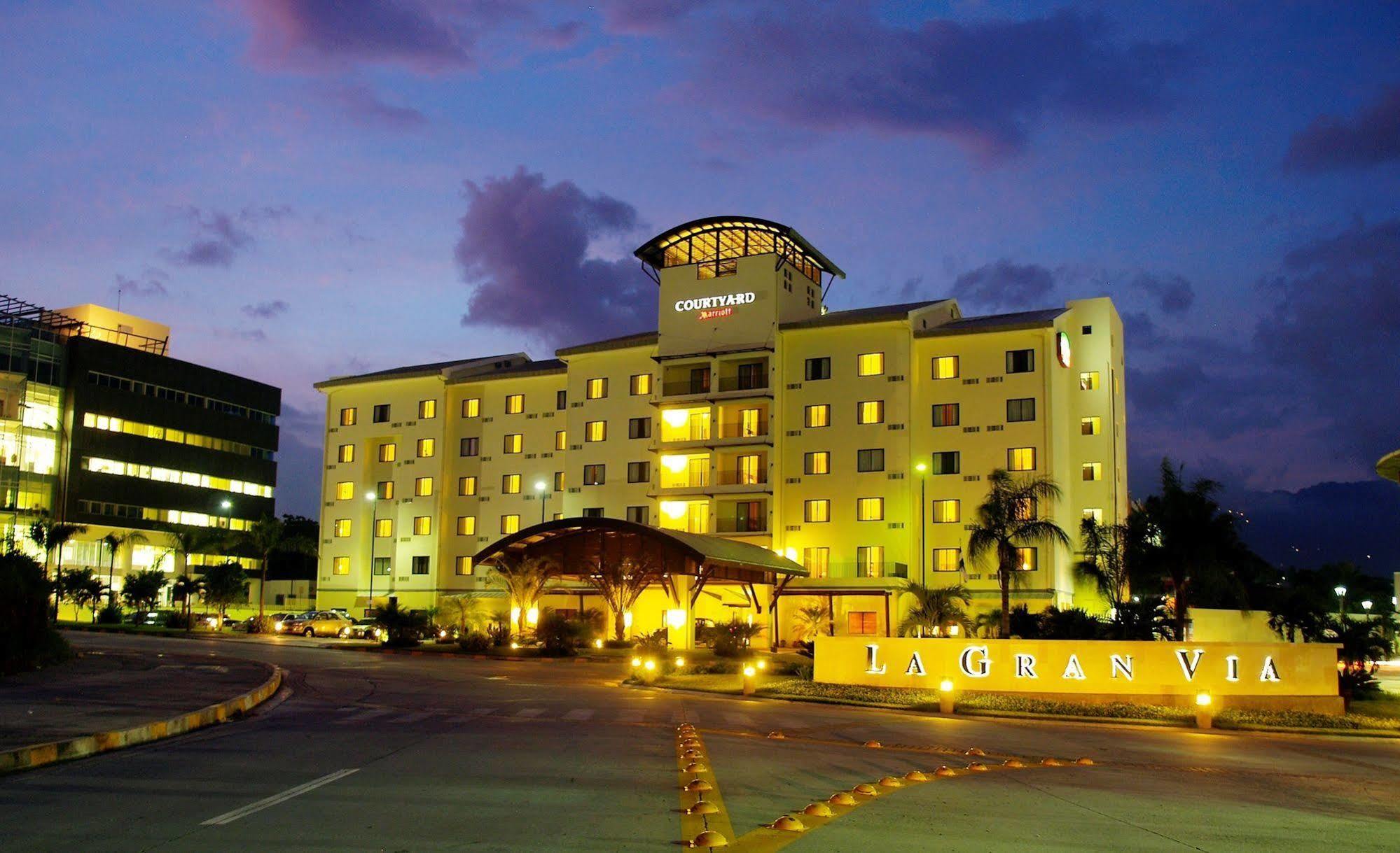 Courtyard By Marriott San Salvador Hotel Buitenkant foto